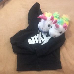 🦄♠️🦄 Nike black Jacket (Used)size M🦄Unicorn slippers sandals (new)size 13/1